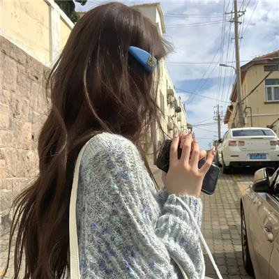 她今天有点奇怪